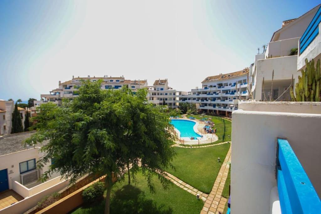 2 Bedrooms Sea And Pool View In Duquesa Golf & Gardens Manilva *