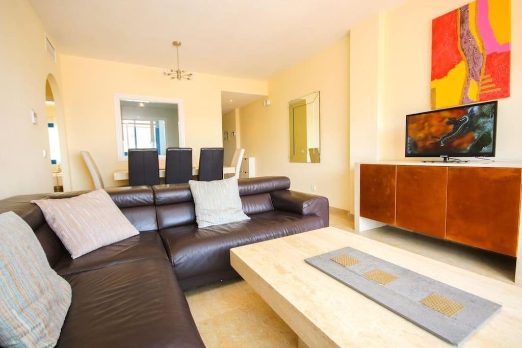 2 Bedrooms Sea And Pool View In Duquesa Golf & Gardens Manilva Appartement