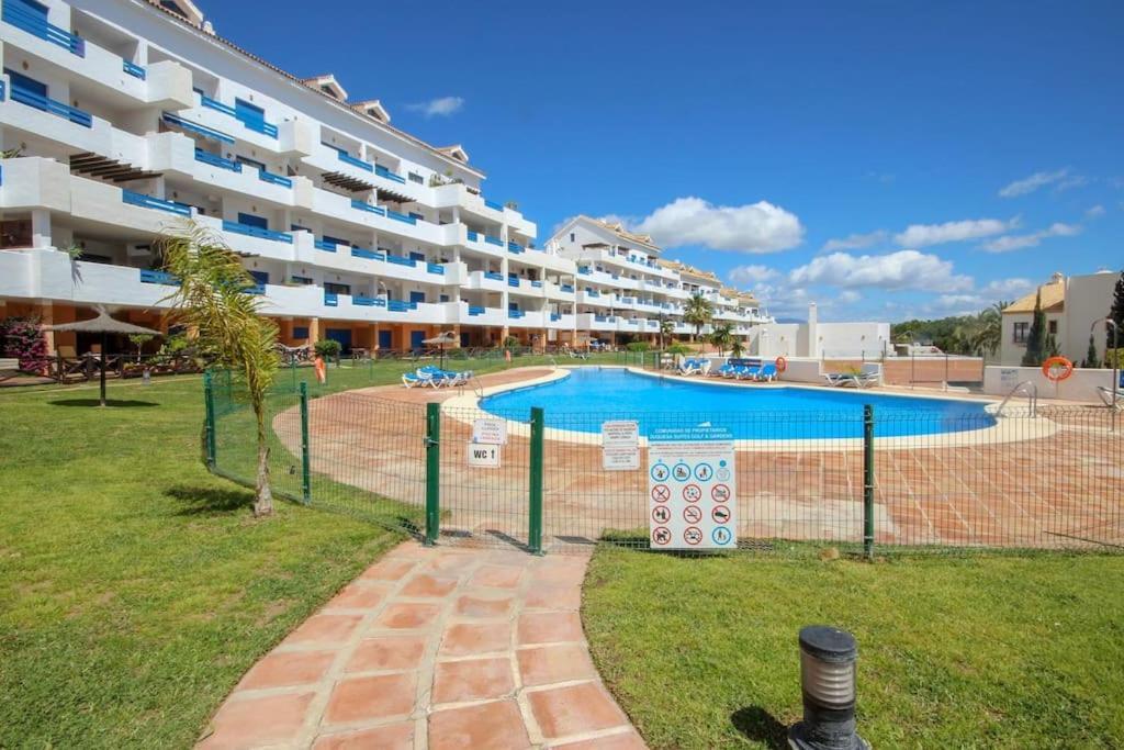 2 Bedrooms Sea And Pool View In Duquesa Golf & Gardens Manilva Apartment *