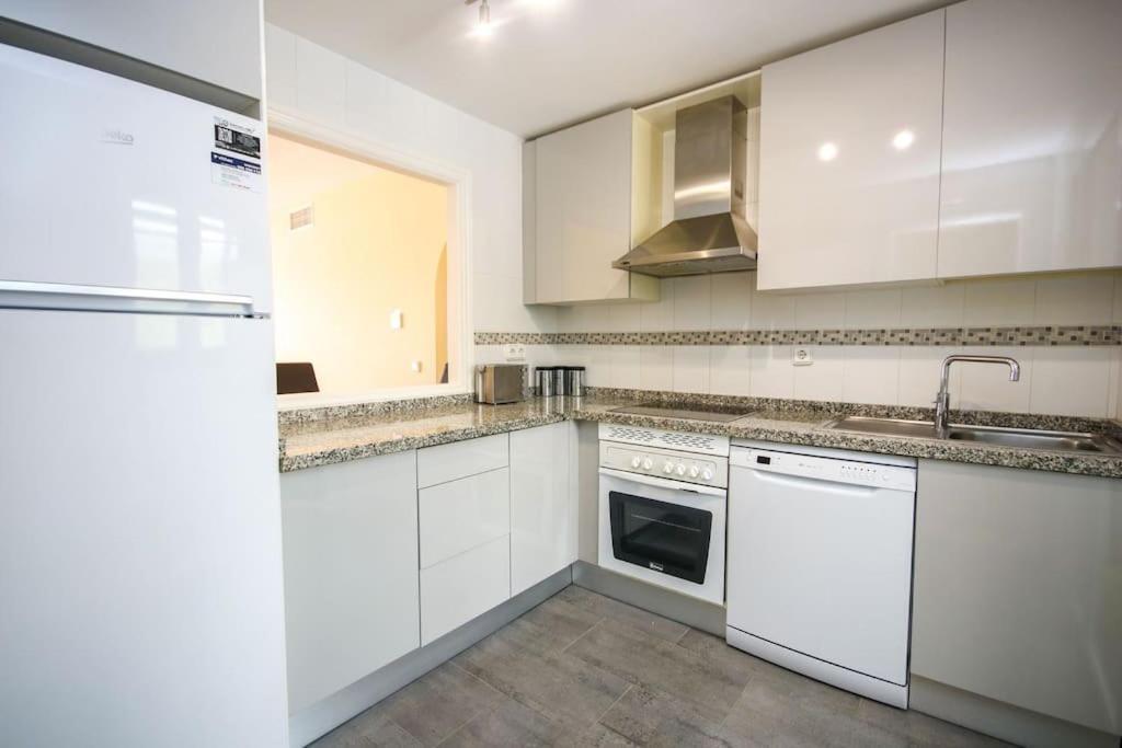 2 Bedrooms Sea And Pool View In Duquesa Golf & Gardens Manilva Apartment