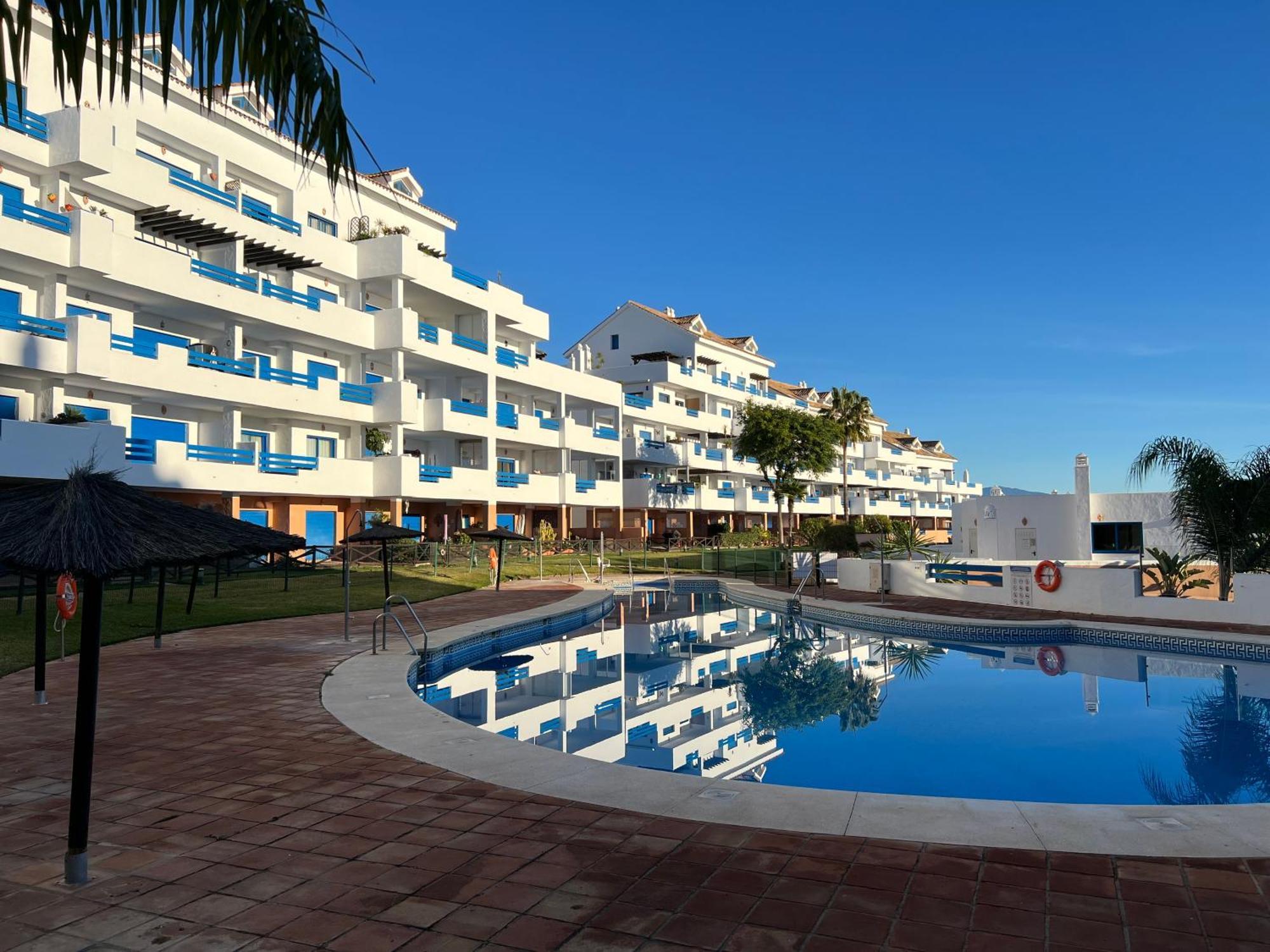 2 Bedrooms Sea And Pool View In Duquesa Golf & Gardens Manilva Apartment *